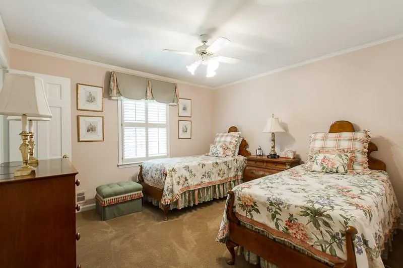 405 Heards Ferry Road, Sandy Springs, Georgia 30328, 4 Bedrooms Bedrooms, ,4 BathroomsBathrooms,Residential,Sold,405 Heards Ferry Road,5673376