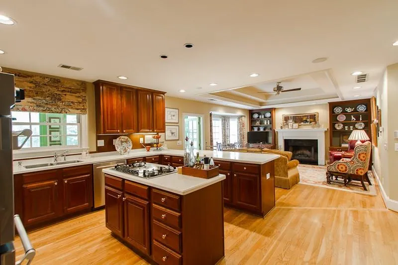 405 Heards Ferry Road, Sandy Springs, Georgia 30328, 4 Bedrooms Bedrooms, ,4 BathroomsBathrooms,Residential,Sold,405 Heards Ferry Road,5673376