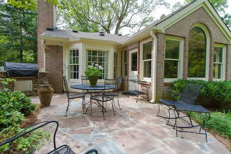 405 Heards Ferry Road, Sandy Springs, Georgia 30328, 4 Bedrooms Bedrooms, ,4 BathroomsBathrooms,Residential,Sold,405 Heards Ferry Road,5673376