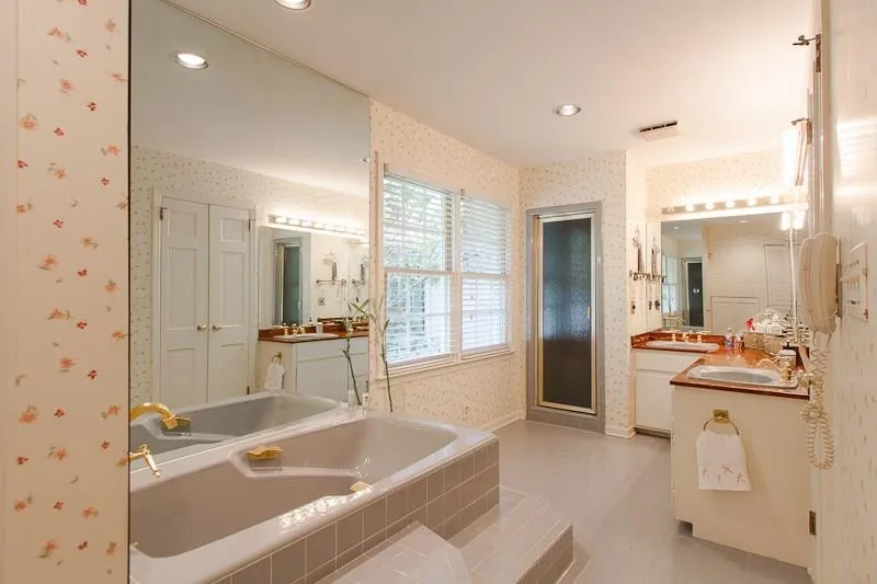 405 Heards Ferry Road, Sandy Springs, Georgia 30328, 4 Bedrooms Bedrooms, ,4 BathroomsBathrooms,Residential,Sold,405 Heards Ferry Road,5673376