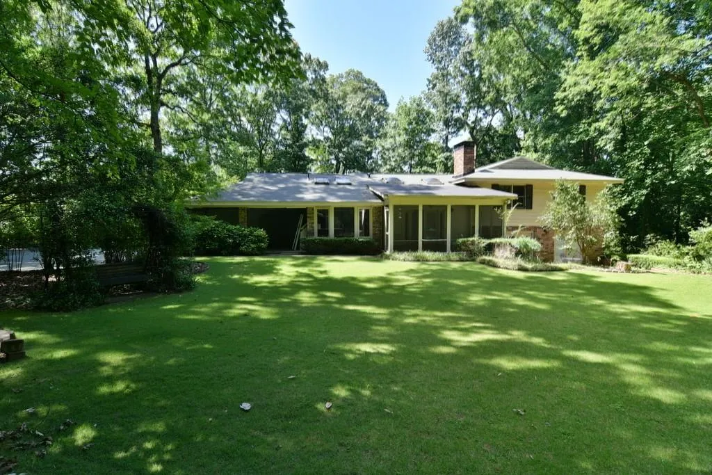 1090 Kingston Drive, Sandy Springs, Georgia 30342, 5 Bedrooms Bedrooms, ,3 BathroomsBathrooms,Residential,Sold,1090 Kingston Drive,6122528