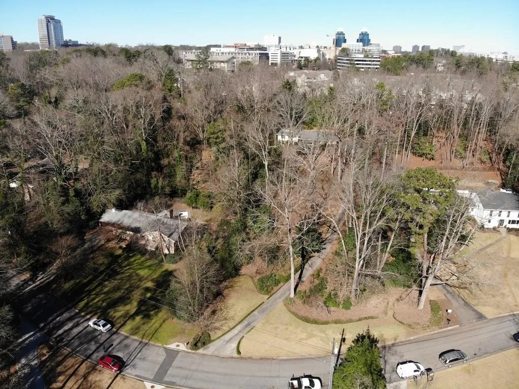 1090 Kingston Drive, Sandy Springs, Georgia 30342, 5 Bedrooms Bedrooms, ,3 BathroomsBathrooms,Residential,Sold,1090 Kingston Drive,6122528