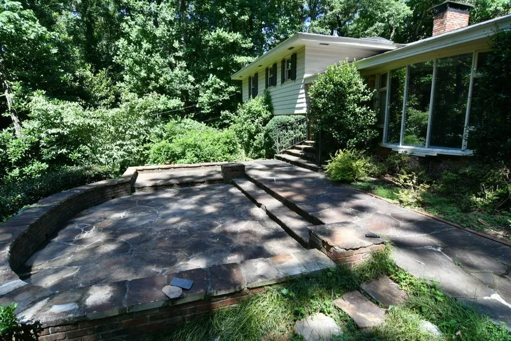 1090 Kingston Drive, Sandy Springs, Georgia 30342, 5 Bedrooms Bedrooms, ,3 BathroomsBathrooms,Residential,Sold,1090 Kingston Drive,6122528