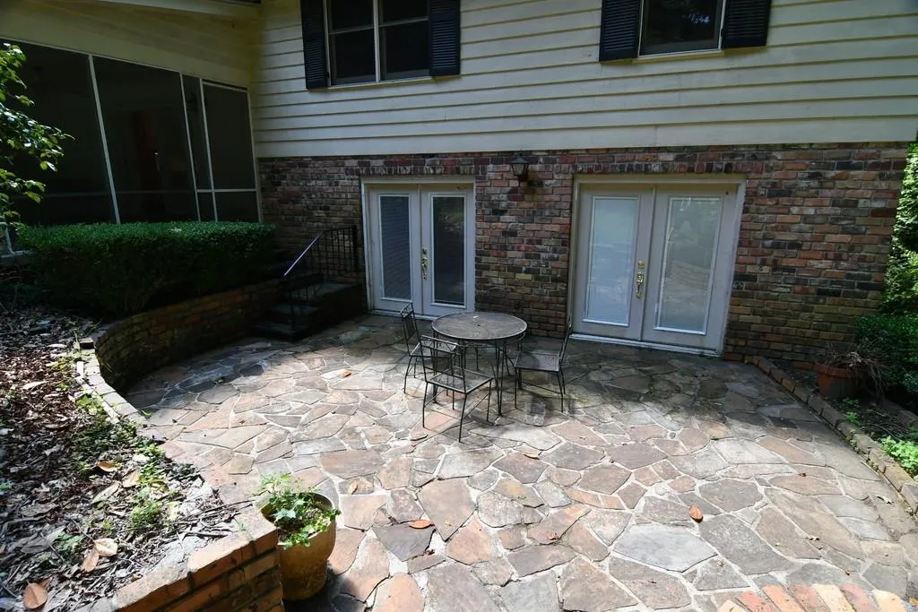 1090 Kingston Drive, Sandy Springs, Georgia 30342, 5 Bedrooms Bedrooms, ,3 BathroomsBathrooms,Residential,Sold,1090 Kingston Drive,6122528