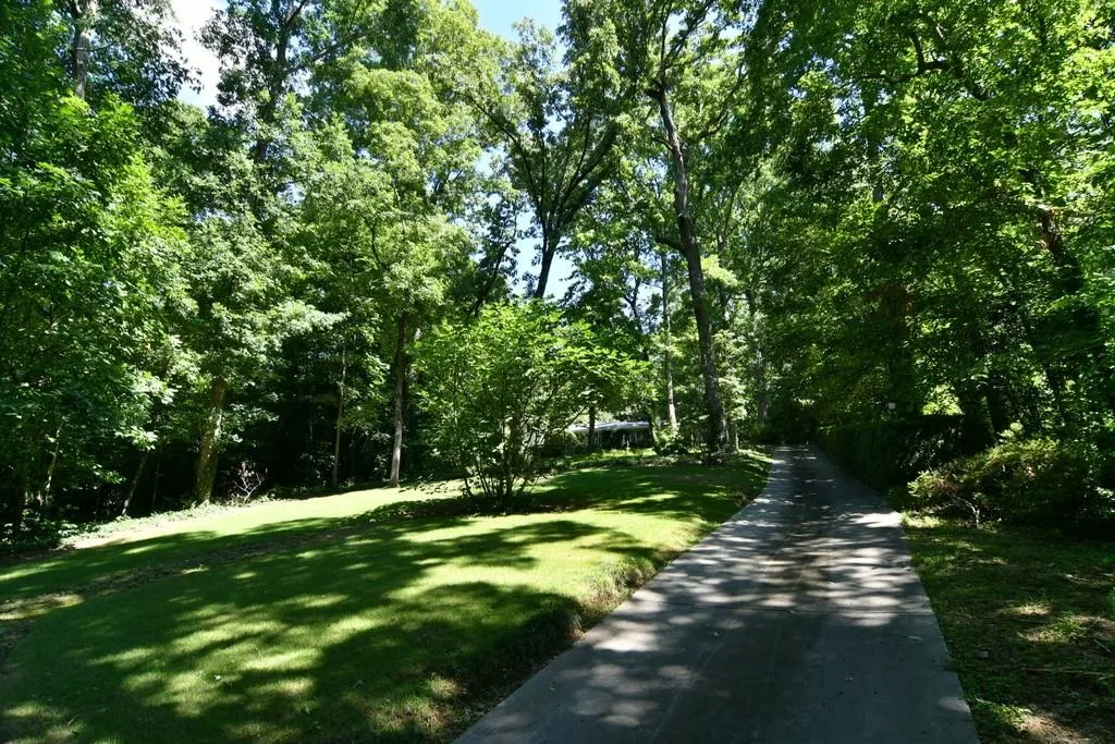 1090 Kingston Drive, Sandy Springs, Georgia 30342, 5 Bedrooms Bedrooms, ,3 BathroomsBathrooms,Residential,Sold,1090 Kingston Drive,6122528