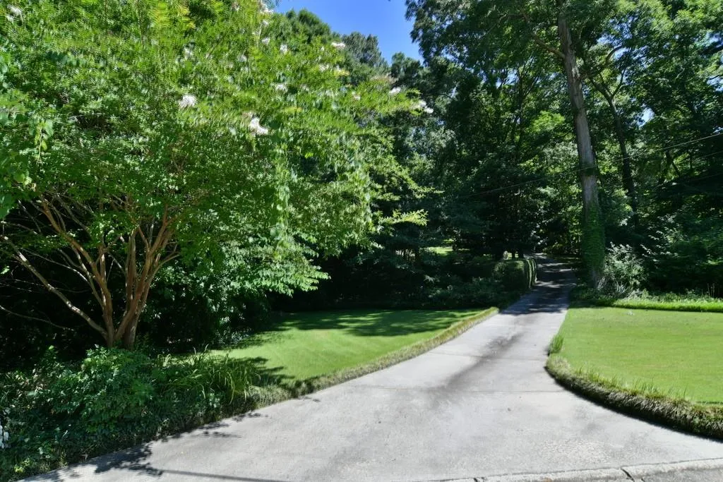 1090 Kingston Drive, Sandy Springs, Georgia 30342, 5 Bedrooms Bedrooms, ,3 BathroomsBathrooms,Residential,Sold,1090 Kingston Drive,6122528