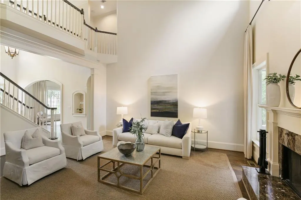 4392 Creek Wood Close, Atlanta, Georgia 30342, 5 Bedrooms Bedrooms, ,4 BathroomsBathrooms,Residential,Sold,4392 Creek Wood Close,7419095