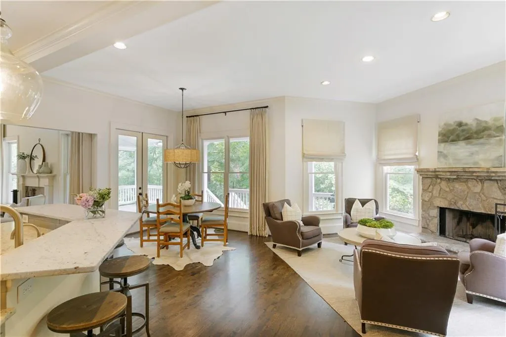 4392 Creek Wood Close, Atlanta, Georgia 30342, 5 Bedrooms Bedrooms, ,4 BathroomsBathrooms,Residential,Sold,4392 Creek Wood Close,7419095