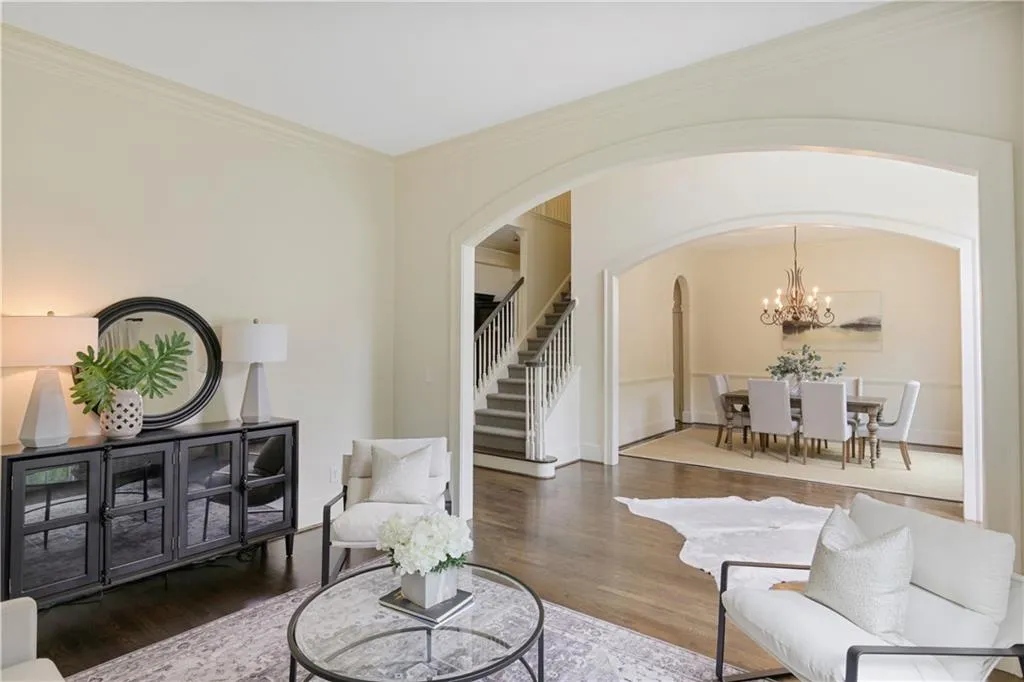 4392 Creek Wood Close, Atlanta, Georgia 30342, 5 Bedrooms Bedrooms, ,4 BathroomsBathrooms,Residential,Sold,4392 Creek Wood Close,7419095