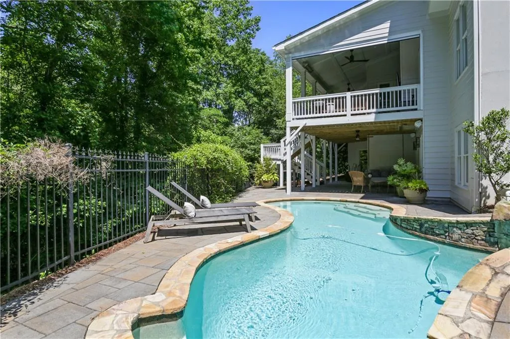 4392 Creek Wood Close, Atlanta, Georgia 30342, 5 Bedrooms Bedrooms, ,4 BathroomsBathrooms,Residential,Sold,4392 Creek Wood Close,7419095