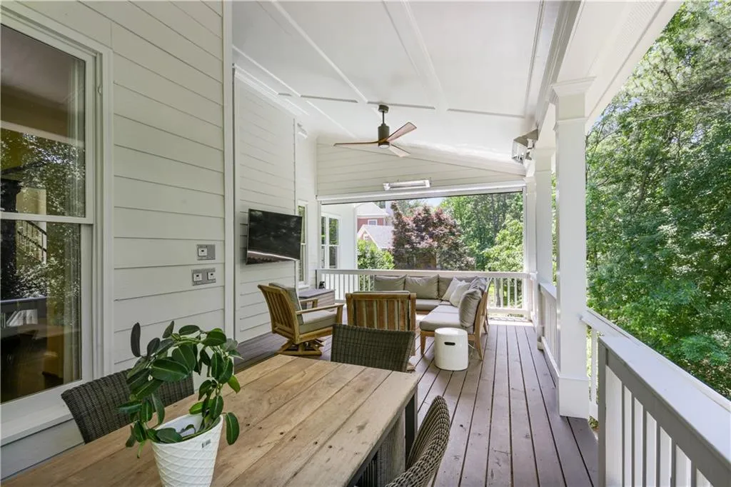 4392 Creek Wood Close, Atlanta, Georgia 30342, 5 Bedrooms Bedrooms, ,4 BathroomsBathrooms,Residential,Sold,4392 Creek Wood Close,7419095