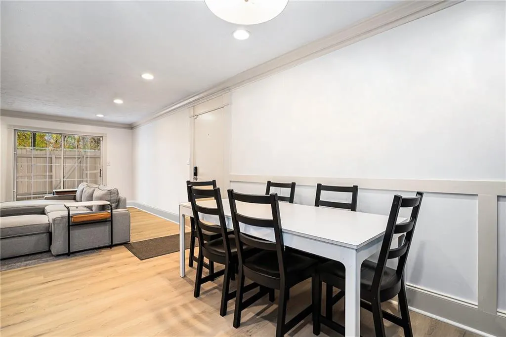 3135 Seven Pines Ct Unit 101, Atlanta, Georgia 30339, 2 Bedrooms Bedrooms, ,2 BathroomsBathrooms,Residential,For Sale,3135 Seven Pines Ct Unit 101,7570054