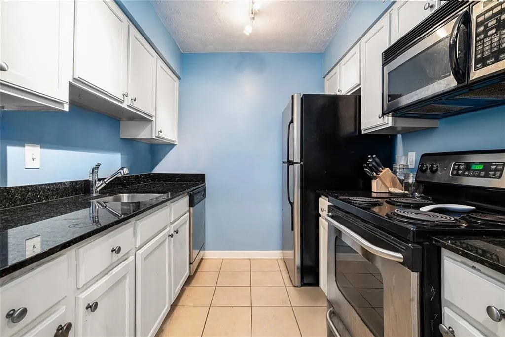 3135 Seven Pines Ct Unit 101, Atlanta, Georgia 30339, 2 Bedrooms Bedrooms, ,2 BathroomsBathrooms,Residential,For Sale,3135 Seven Pines Ct Unit 101,7570054