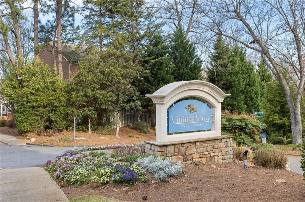 3135 Seven Pines Ct Unit 101, Atlanta, Georgia 30339, 2 Bedrooms Bedrooms, ,2 BathroomsBathrooms,Residential,For Sale,3135 Seven Pines Ct Unit 101,7570054