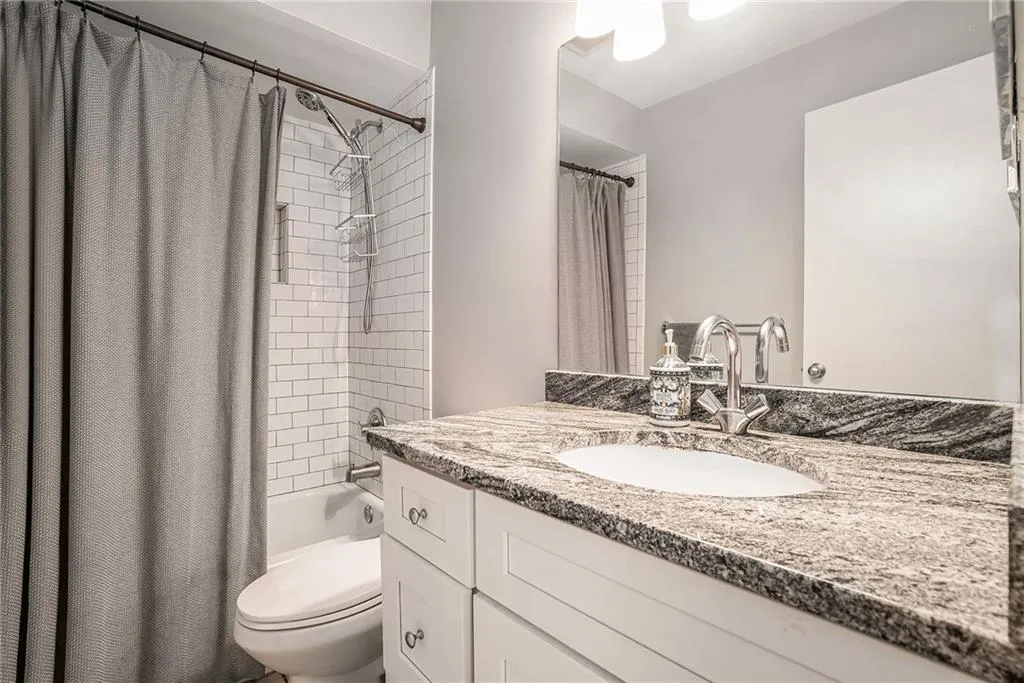 3135 Seven Pines Ct Unit 101, Atlanta, Georgia 30339, 2 Bedrooms Bedrooms, ,2 BathroomsBathrooms,Residential,For Sale,3135 Seven Pines Ct Unit 101,7570054