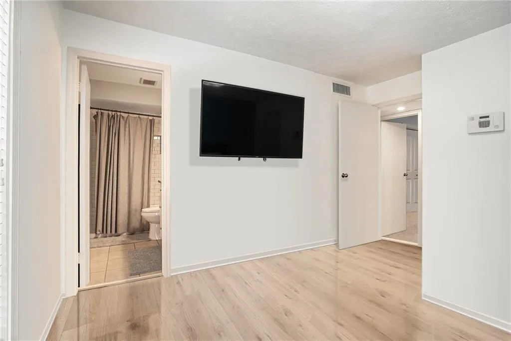 3135 Seven Pines Ct Unit 101, Atlanta, Georgia 30339, 2 Bedrooms Bedrooms, ,2 BathroomsBathrooms,Residential,For Sale,3135 Seven Pines Ct Unit 101,7570054
