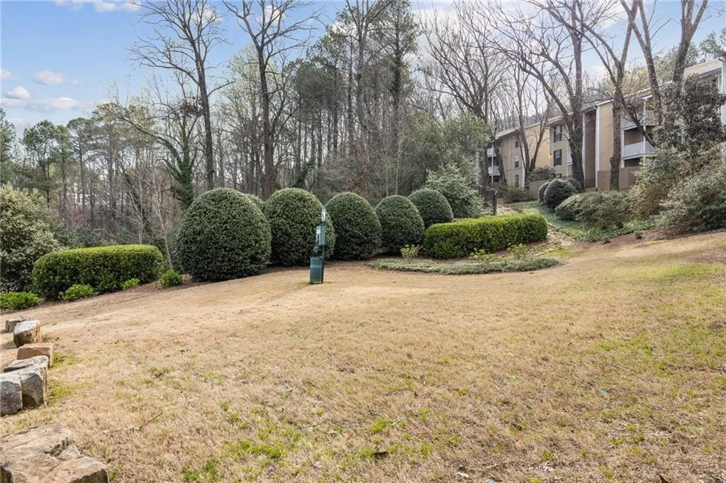 3135 Seven Pines Ct Unit 101, Atlanta, Georgia 30339, 2 Bedrooms Bedrooms, ,2 BathroomsBathrooms,Residential,For Sale,3135 Seven Pines Ct Unit 101,7570054