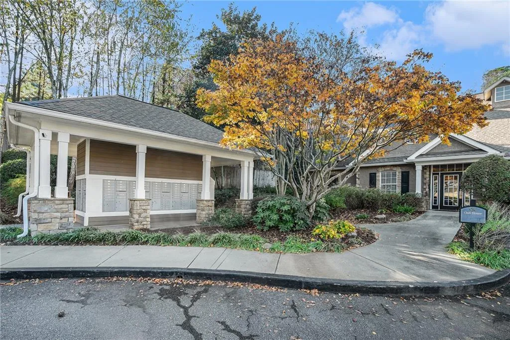 3135 Seven Pines Ct Unit 101, Atlanta, Georgia 30339, 2 Bedrooms Bedrooms, ,2 BathroomsBathrooms,Residential,For Sale,3135 Seven Pines Ct Unit 101,7570054