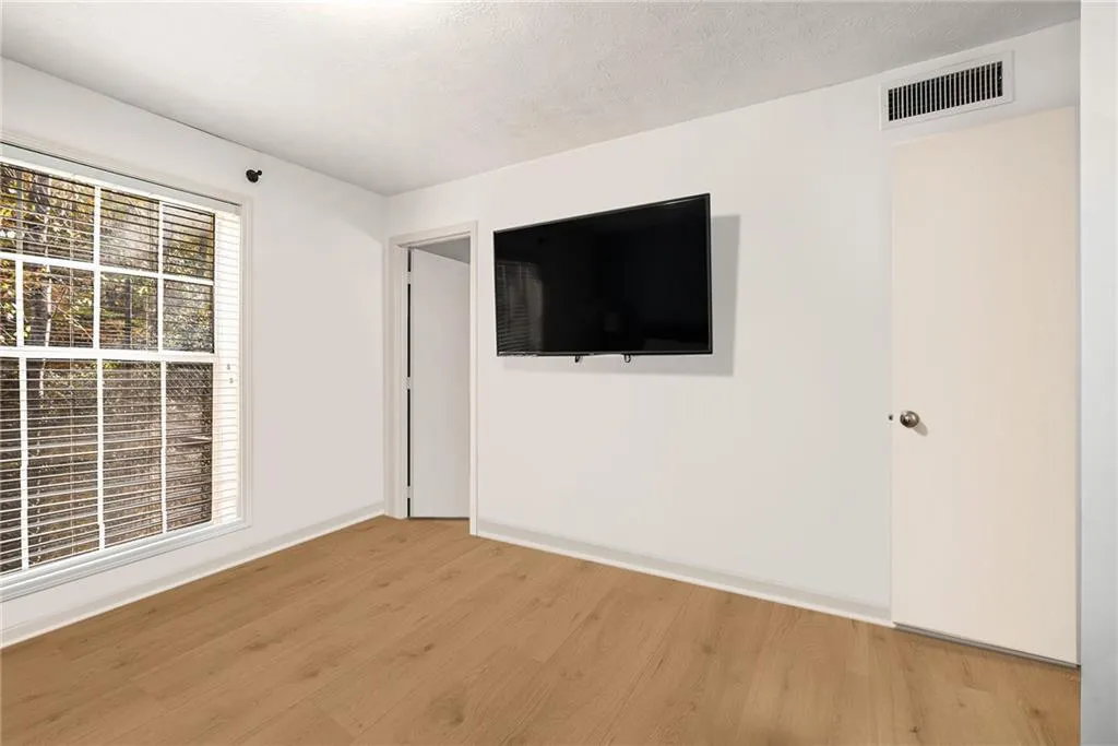 3135 Seven Pines Ct Unit 101, Atlanta, Georgia 30339, 2 Bedrooms Bedrooms, ,2 BathroomsBathrooms,Residential,For Sale,3135 Seven Pines Ct Unit 101,7570054