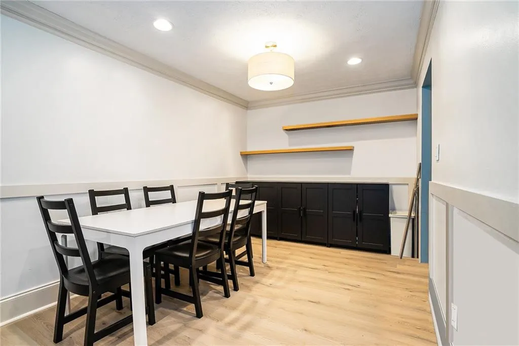 3135 Seven Pines Ct Unit 101, Atlanta, Georgia 30339, 2 Bedrooms Bedrooms, ,2 BathroomsBathrooms,Residential,For Sale,3135 Seven Pines Ct Unit 101,7570054