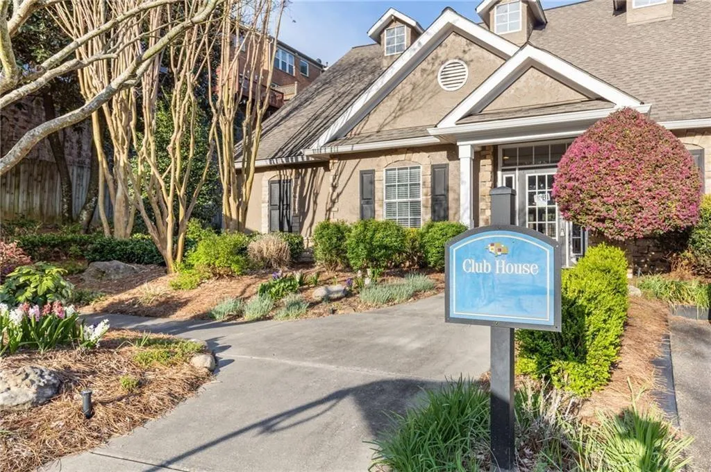 3135 Seven Pines Ct Unit 101, Atlanta, Georgia 30339, 2 Bedrooms Bedrooms, ,2 BathroomsBathrooms,Residential,For Sale,3135 Seven Pines Ct Unit 101,7570054