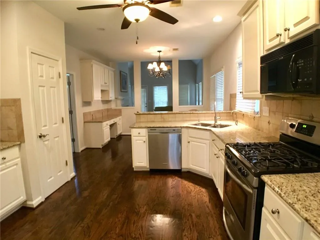 525 Montrose Lane, Sandy Springs, Georgia 30328, 4 Bedrooms Bedrooms, ,2 BathroomsBathrooms,Residential,Sold,525 Montrose Lane,6559694