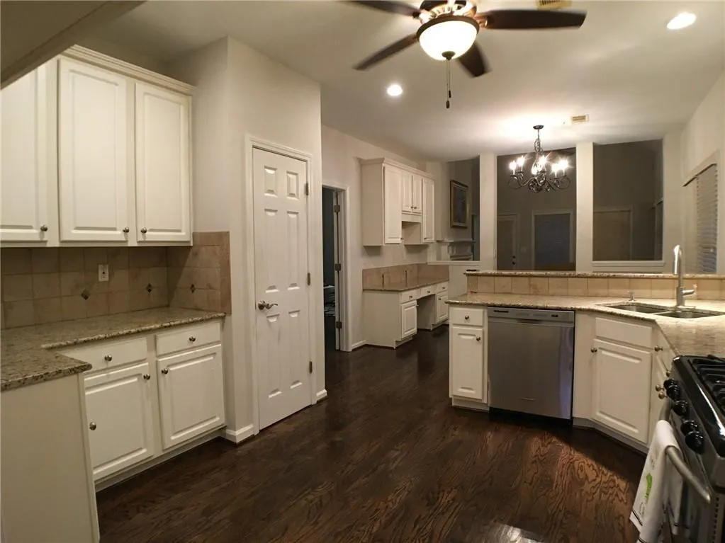 525 Montrose Lane, Sandy Springs, Georgia 30328, 4 Bedrooms Bedrooms, ,2 BathroomsBathrooms,Residential,Sold,525 Montrose Lane,6559694
