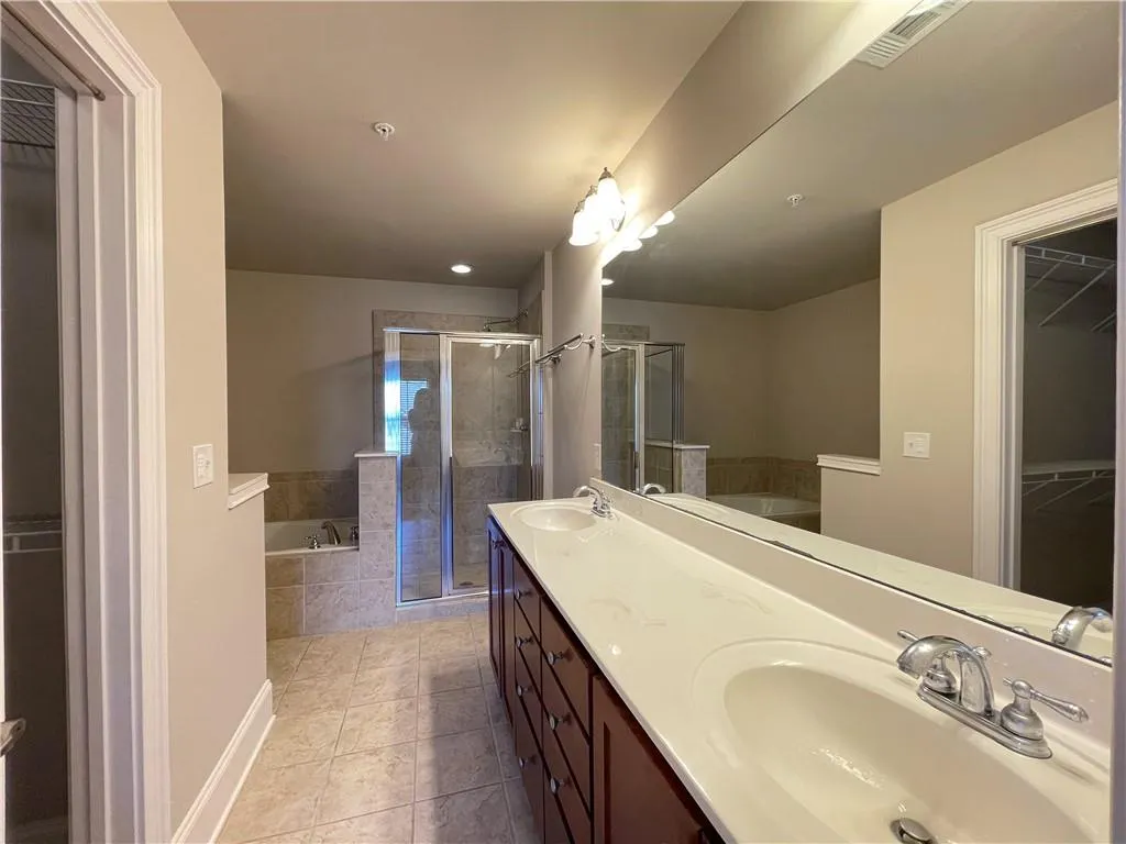 6462 Chariot Street Unit 16, Sandy Springs, Georgia 30328, 2 Bedrooms Bedrooms, ,2 BathroomsBathrooms,Residential,Sold,6462 Chariot Street Unit 16,7212405