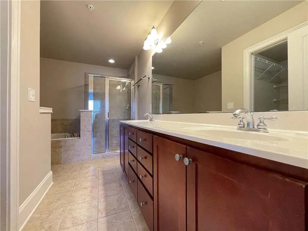 6462 Chariot Street Unit 16, Sandy Springs, Georgia 30328, 2 Bedrooms Bedrooms, ,2 BathroomsBathrooms,Residential,Sold,6462 Chariot Street Unit 16,7212405