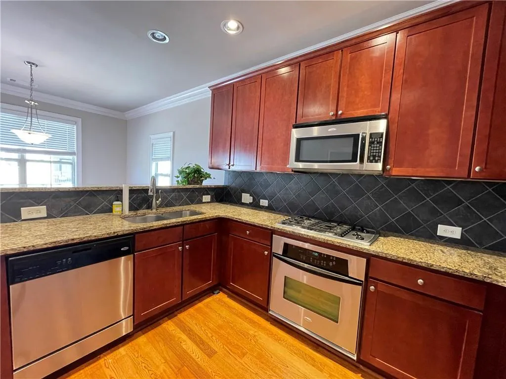 6462 Chariot Street Unit 16, Sandy Springs, Georgia 30328, 2 Bedrooms Bedrooms, ,2 BathroomsBathrooms,Residential,Sold,6462 Chariot Street Unit 16,7212405