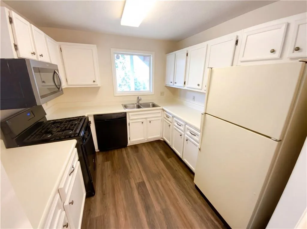107 Gettysburg Place, Atlanta, Georgia 30350, 2 Bedrooms Bedrooms, ,1 BathroomBathrooms,Residential,For Sale,107 Gettysburg Place,7716705