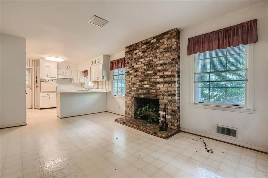 640 Amberidge Trail, Atlanta, Georgia 30328, 3 Bedrooms Bedrooms, ,2 BathroomsBathrooms,Residential,Sold,640 Amberidge Trail,7119085