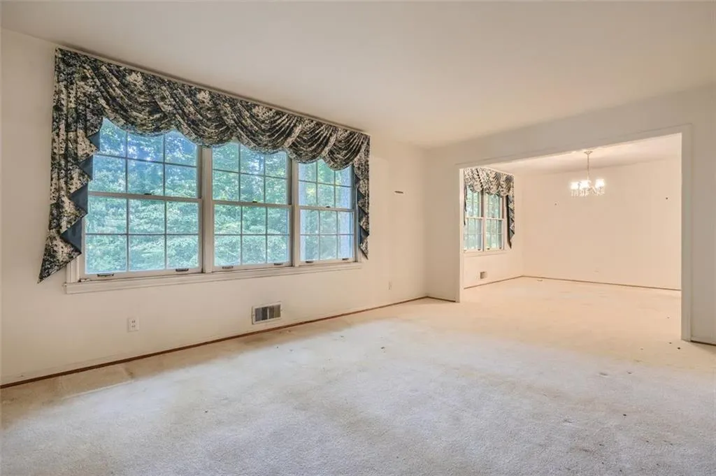 640 Amberidge Trail, Atlanta, Georgia 30328, 3 Bedrooms Bedrooms, ,2 BathroomsBathrooms,Residential,Sold,640 Amberidge Trail,7119085