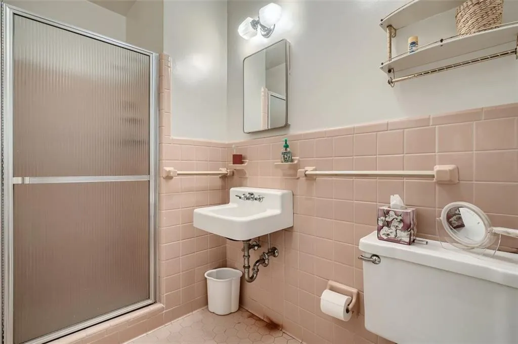 640 Amberidge Trail, Atlanta, Georgia 30328, 3 Bedrooms Bedrooms, ,2 BathroomsBathrooms,Residential,Sold,640 Amberidge Trail,7119085