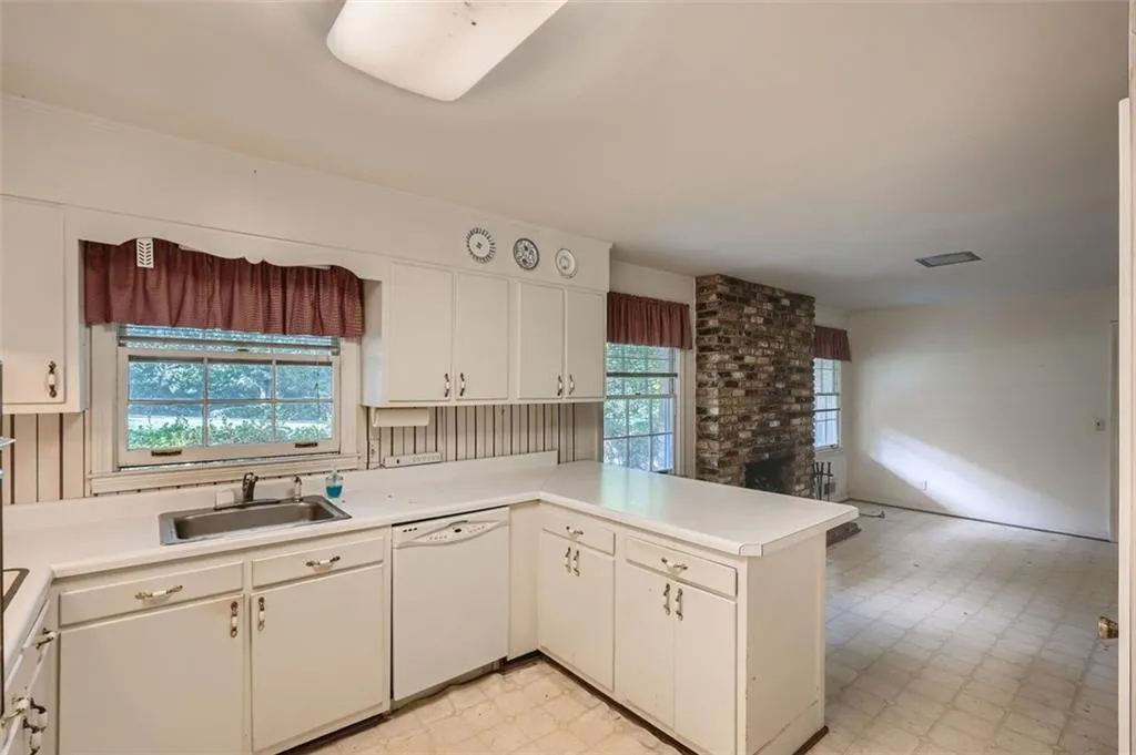 640 Amberidge Trail, Atlanta, Georgia 30328, 3 Bedrooms Bedrooms, ,2 BathroomsBathrooms,Residential,Sold,640 Amberidge Trail,7119085