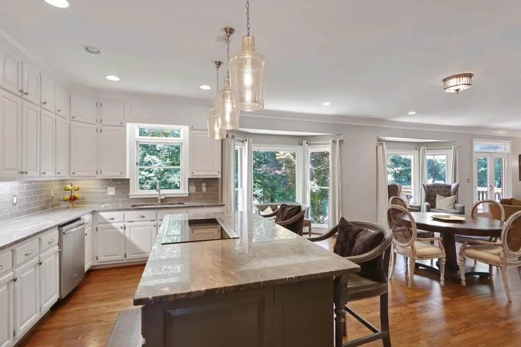 800 Mabry Road, Sandy Springs, Georgia 30328, 4 Bedrooms Bedrooms, ,4 BathroomsBathrooms,Residential,Sold,800 Mabry Road,6511899