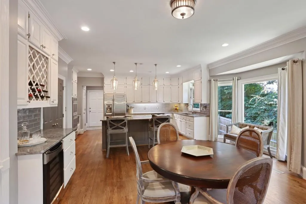 800 Mabry Road, Sandy Springs, Georgia 30328, 4 Bedrooms Bedrooms, ,4 BathroomsBathrooms,Residential,Sold,800 Mabry Road,6511899