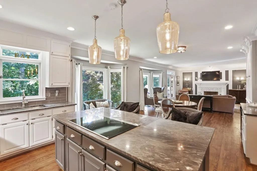 800 Mabry Road, Sandy Springs, Georgia 30328, 4 Bedrooms Bedrooms, ,4 BathroomsBathrooms,Residential,Sold,800 Mabry Road,6511899
