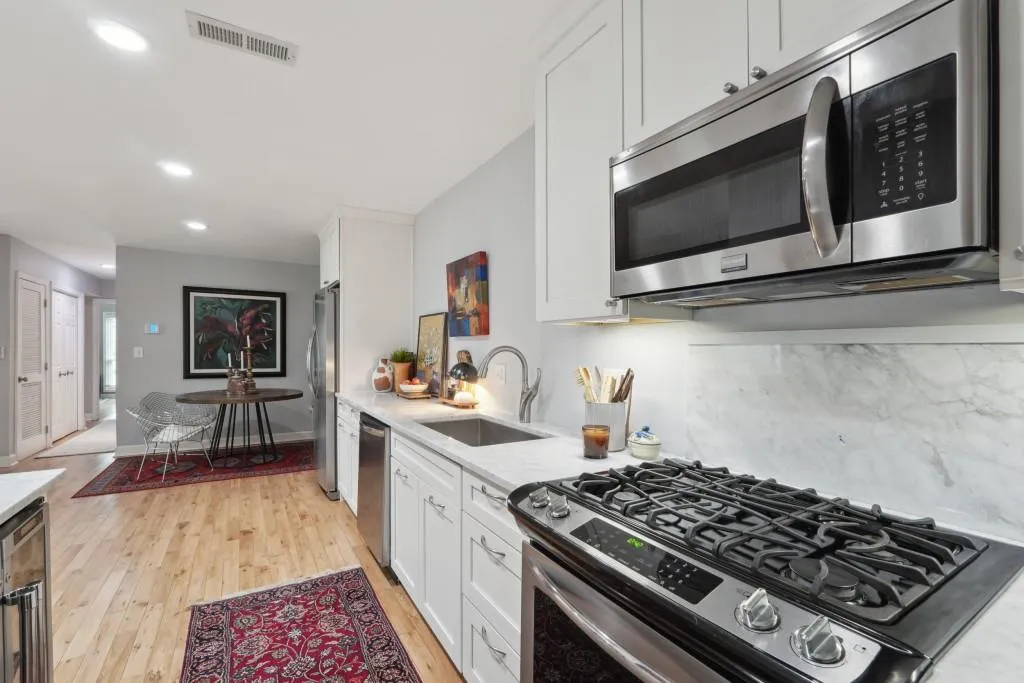 6851 Roswell Road Unit J-9, Sandy Springs, Georgia 30328, 2 Bedrooms Bedrooms, ,2 BathroomsBathrooms,Residential,Sold,6851 Roswell Road Unit J-9,7465454