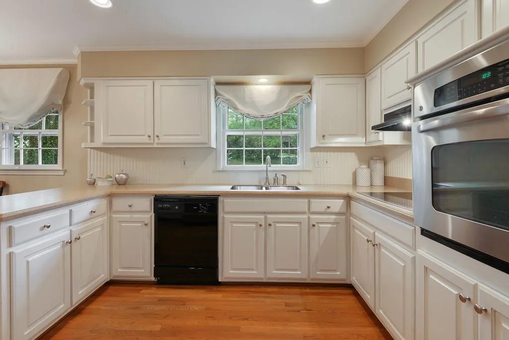 5705 Kayron Drive, Atlanta, Georgia 30328, 3 Bedrooms Bedrooms, ,2 BathroomsBathrooms,Residential,Sold,5705 Kayron Drive,6531688