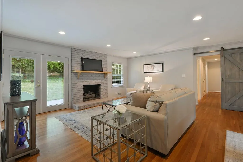 5705 Kayron Drive, Atlanta, Georgia 30328, 3 Bedrooms Bedrooms, ,2 BathroomsBathrooms,Residential,Sold,5705 Kayron Drive,6531688