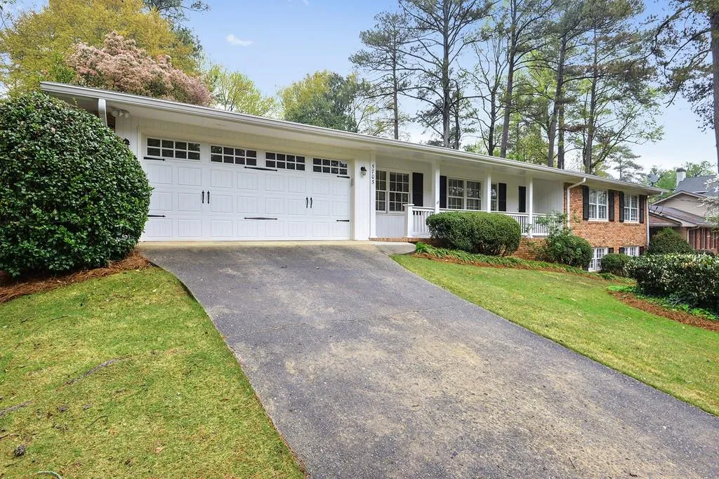 5705 Kayron Drive, Atlanta, Georgia 30328, 3 Bedrooms Bedrooms, ,2 BathroomsBathrooms,Residential,Sold,5705 Kayron Drive,6531688