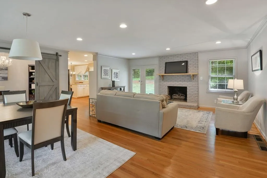 5705 Kayron Drive, Atlanta, Georgia 30328, 3 Bedrooms Bedrooms, ,2 BathroomsBathrooms,Residential,Sold,5705 Kayron Drive,6531688