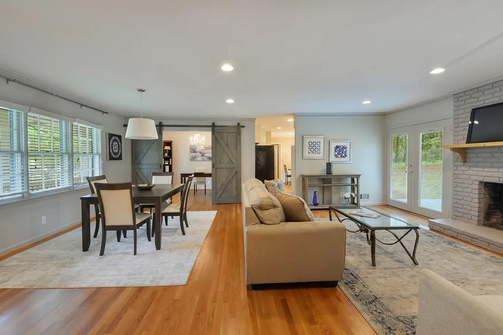 5705 Kayron Drive, Atlanta, Georgia 30328, 3 Bedrooms Bedrooms, ,2 BathroomsBathrooms,Residential,Sold,5705 Kayron Drive,6531688