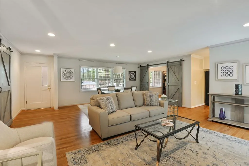 5705 Kayron Drive, Atlanta, Georgia 30328, 3 Bedrooms Bedrooms, ,2 BathroomsBathrooms,Residential,Sold,5705 Kayron Drive,6531688
