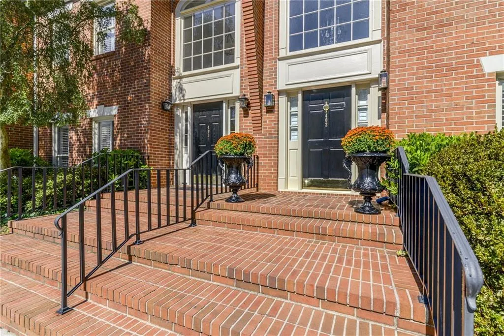 402 Ansley Villa Drive Ne, Atlanta, Georgia 30324, 2 Bedrooms Bedrooms, ,2 BathroomsBathrooms,Residential,Sold,402 Ansley Villa Drive Ne,5938173