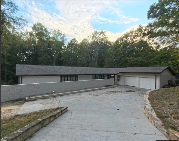 View of front of house featuring a garage and driveway