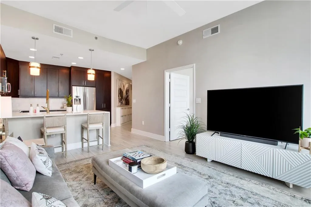 1080 Peachtree Street Ne Unit 1616, Atlanta, Georgia 30309, 1 Bedroom Bedrooms, ,1 BathroomBathrooms,Residential,For Sale,1080 Peachtree Street Ne Unit 1616,7619182