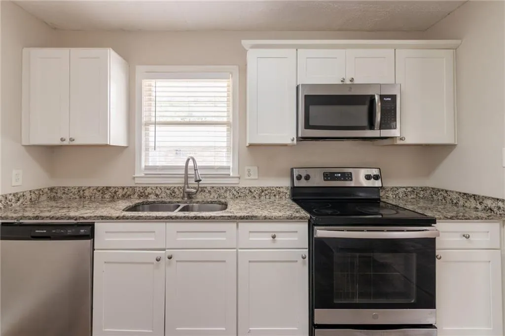 933 Capitol View Avenue Nw, Atlanta, Georgia 30318, 3 Bedrooms Bedrooms, ,1 BathroomBathrooms,Residential,For Sale,933 Capitol View Avenue Nw,7584968