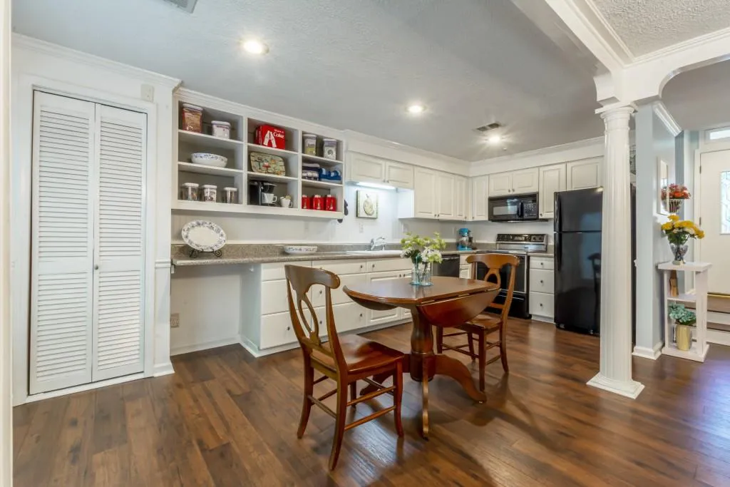 5280 Chemin De Vie, Atlanta, Georgia 30342, 3 Bedrooms Bedrooms, ,2 BathroomsBathrooms,Residential,Sold,5280 Chemin De Vie,6562013